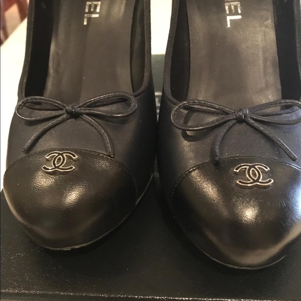 Chanel Dark Navy Blue Pump with Black Toe 39.5 - Picture 3 of 8